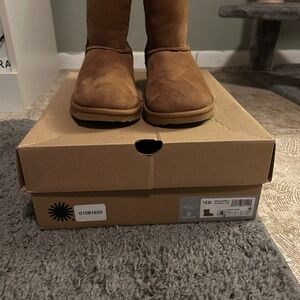 Girls Ugg Boots Size 4